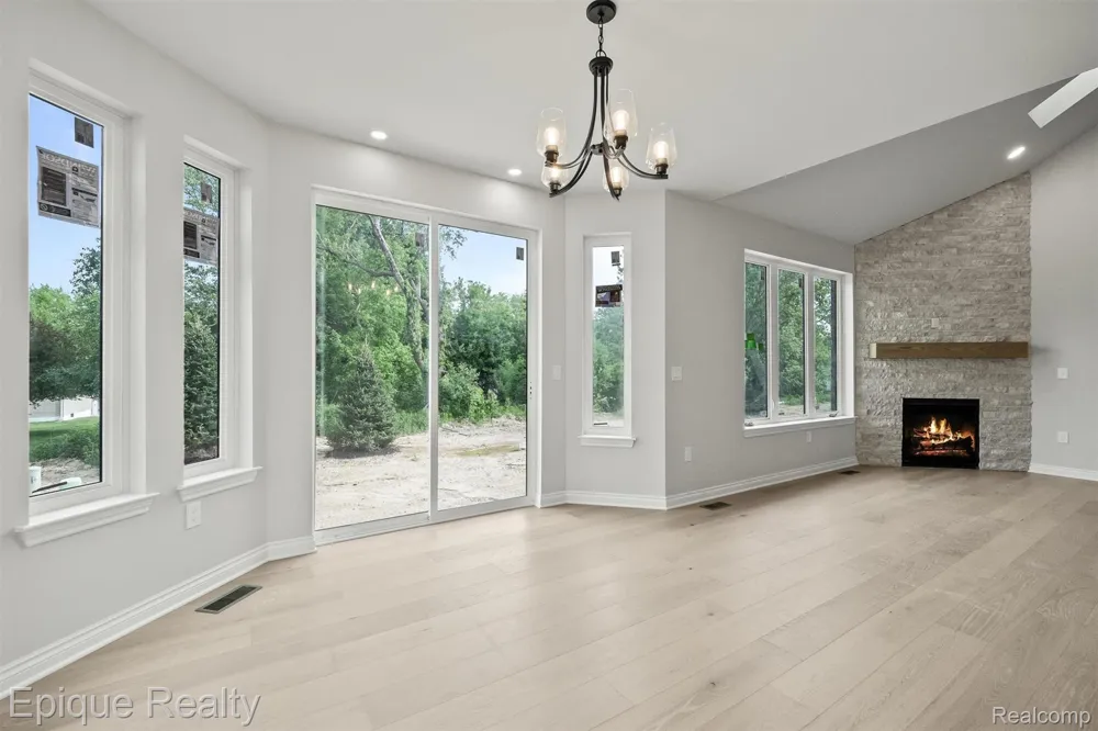 3358 Cornerstone Drive #10 Orion Charter Township, MI 48360