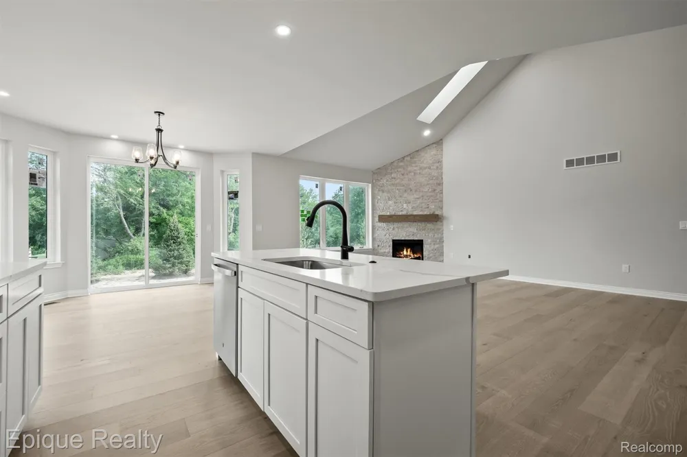 3358 Cornerstone Drive #10 Orion Charter Township, MI 48360