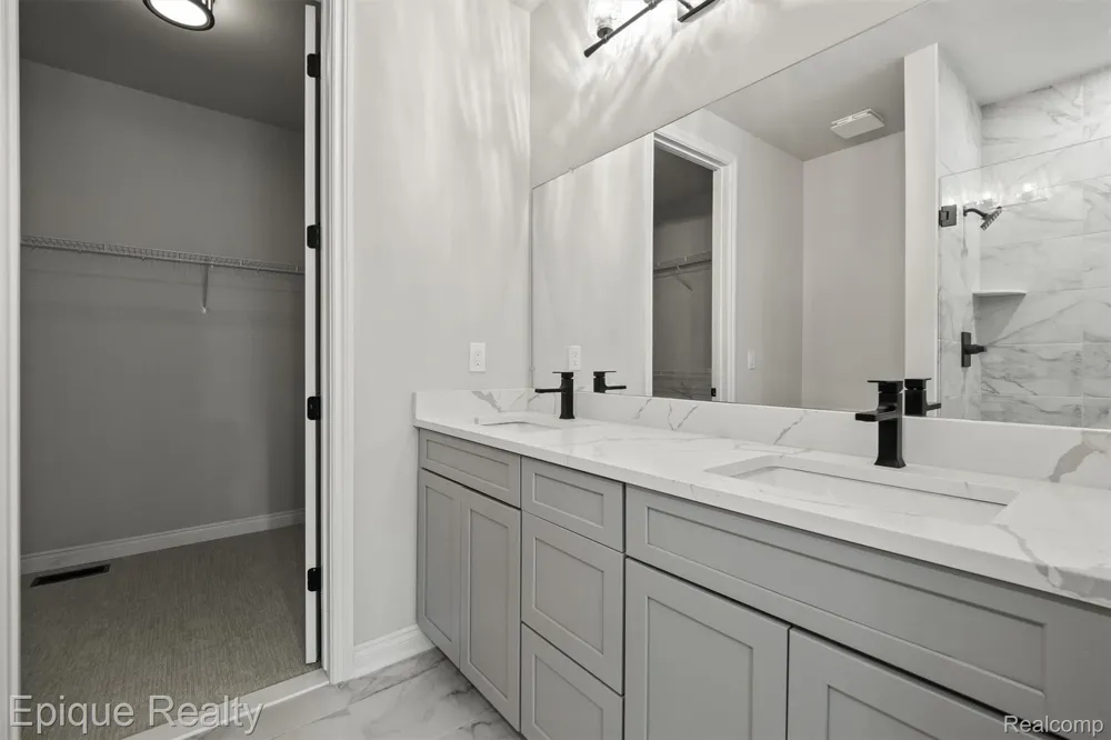3358 Cornerstone Drive #10 Orion Charter Township, MI 48360