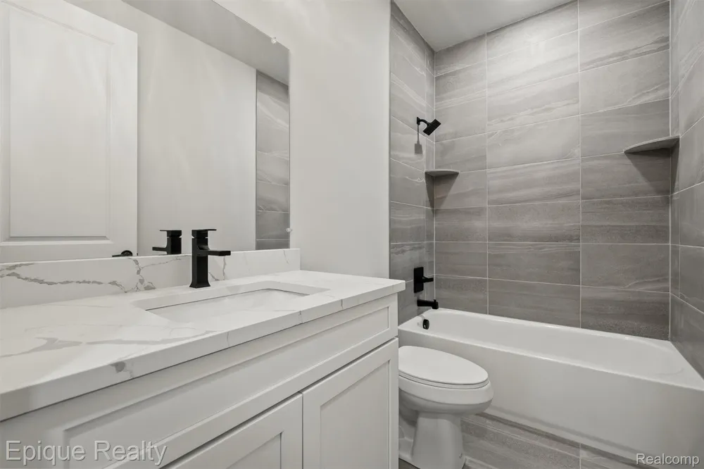 3358 Cornerstone Drive #10 Orion Charter Township, MI 48360