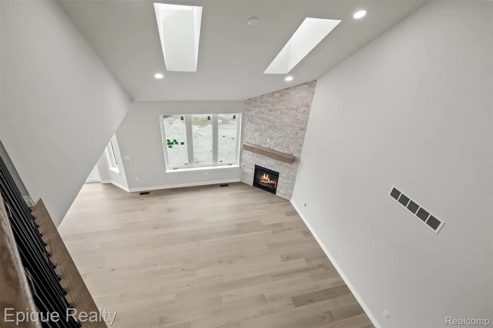 3358 Cornerstone Drive #10 Orion Charter Township, MI 48360