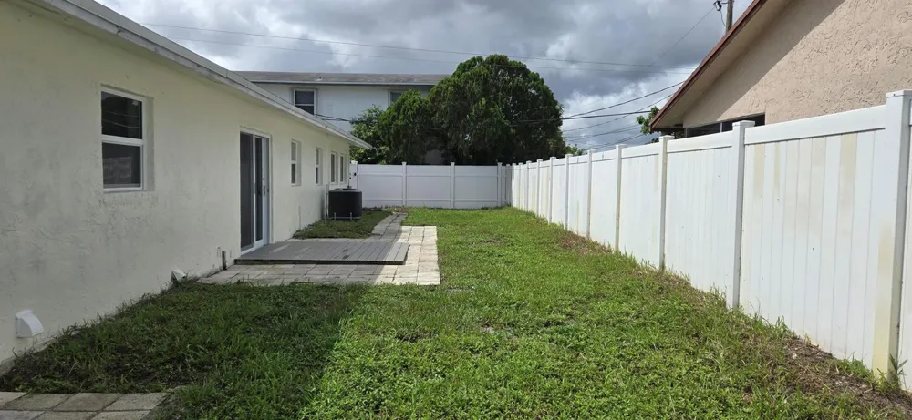 303 SW 33RD TERRACE Deerfield Beach, FL 33442