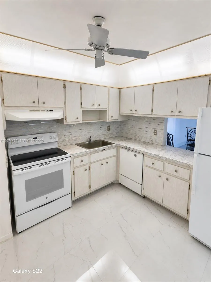 4881 NW 22nd St #B15 Lauderhill, FL 33313