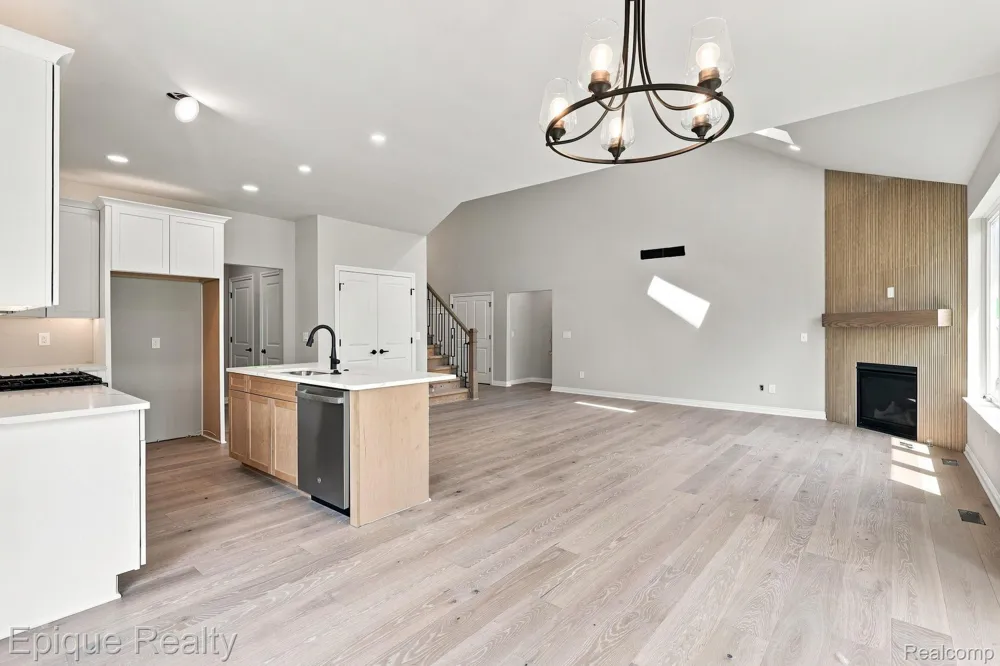 3377 Brookdale Lane #13 Orion Charter Township, MI 48360
