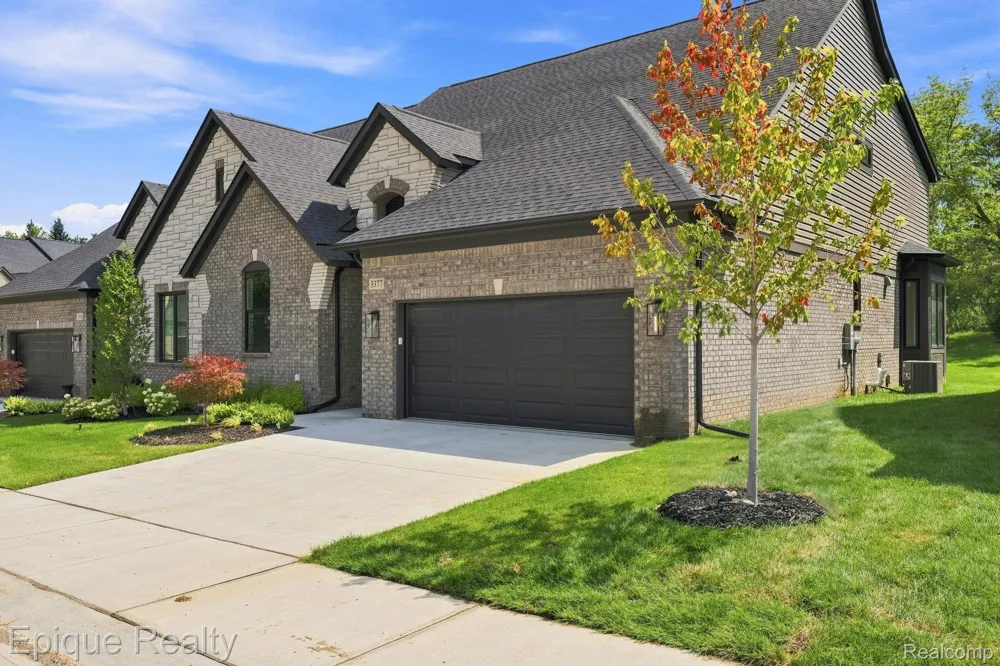 3377 Brookdale Lane #13 Orion Charter Township, MI 48360