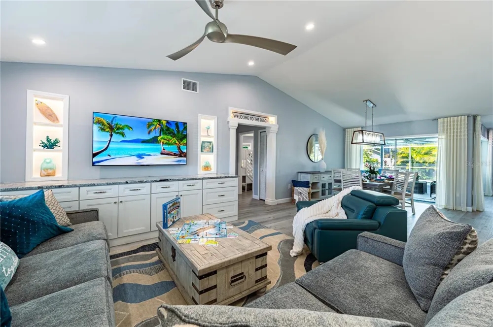 7410 2ND AVENUE NW Bradenton, FL 34209