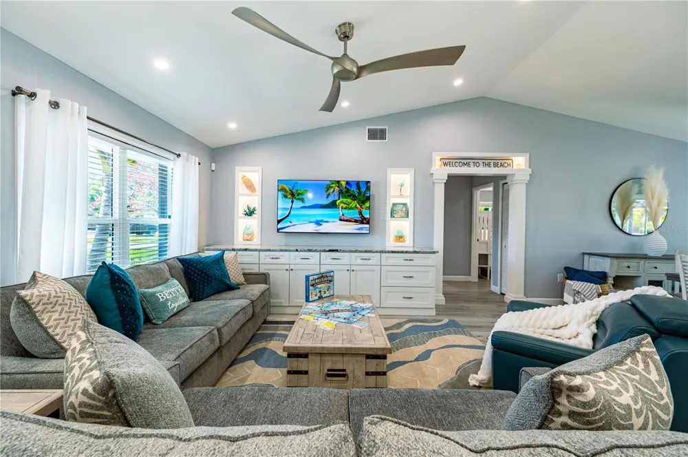7410 2ND AVENUE NW Bradenton, FL 34209