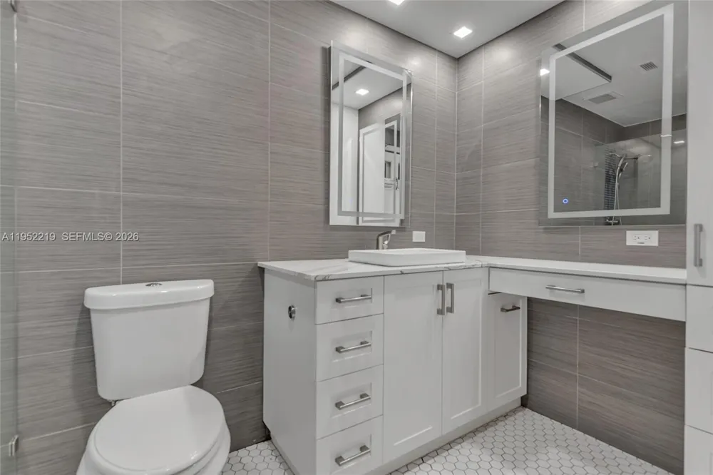 1050 Summit Trail Cir #B West Palm Beach, FL 33415