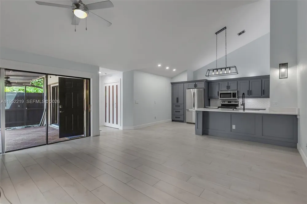 1050 Summit Trail Cir #B West Palm Beach, FL 33415