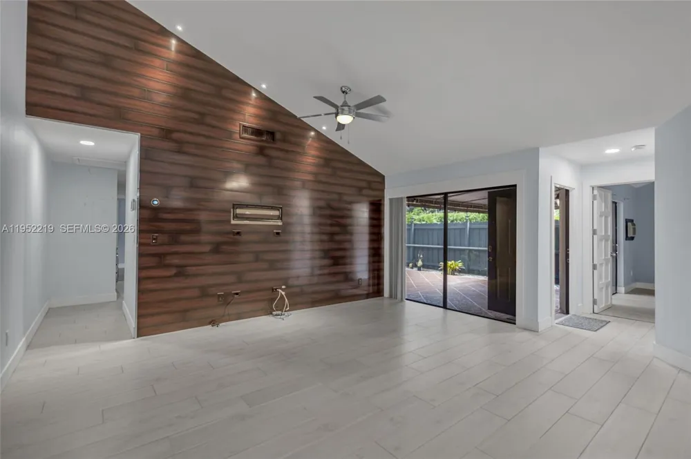 1050 Summit Trail Cir #B West Palm Beach, FL 33415