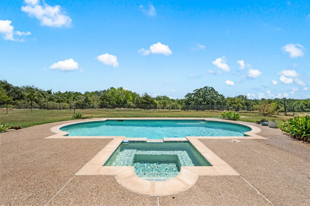 141 Blue Sky Drive Decatur, TX 76234