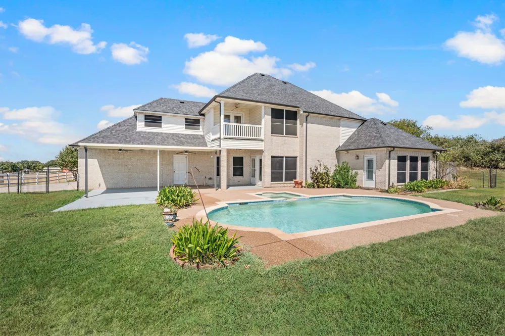 141 Blue Sky Drive Decatur, TX 76234