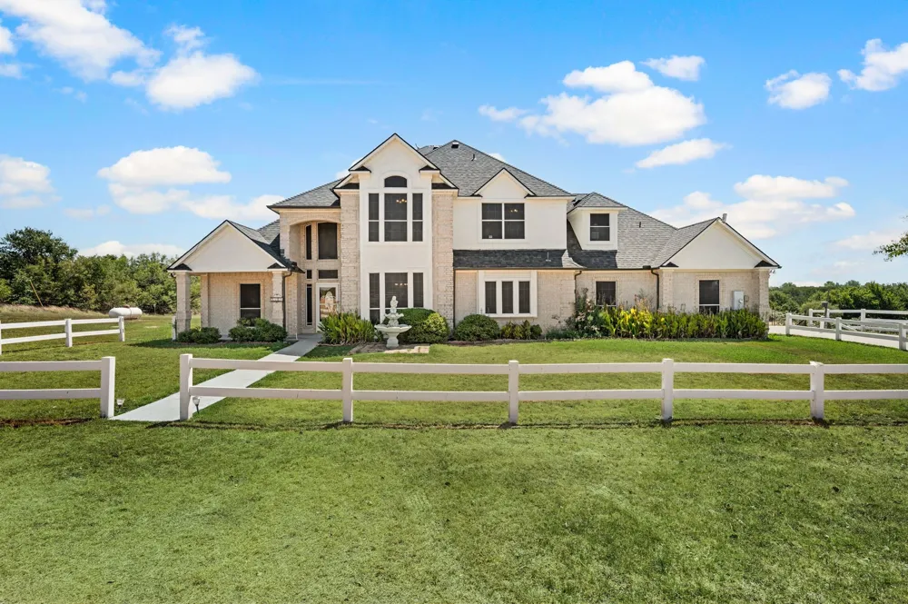 141 Blue Sky Drive Decatur, TX 76234