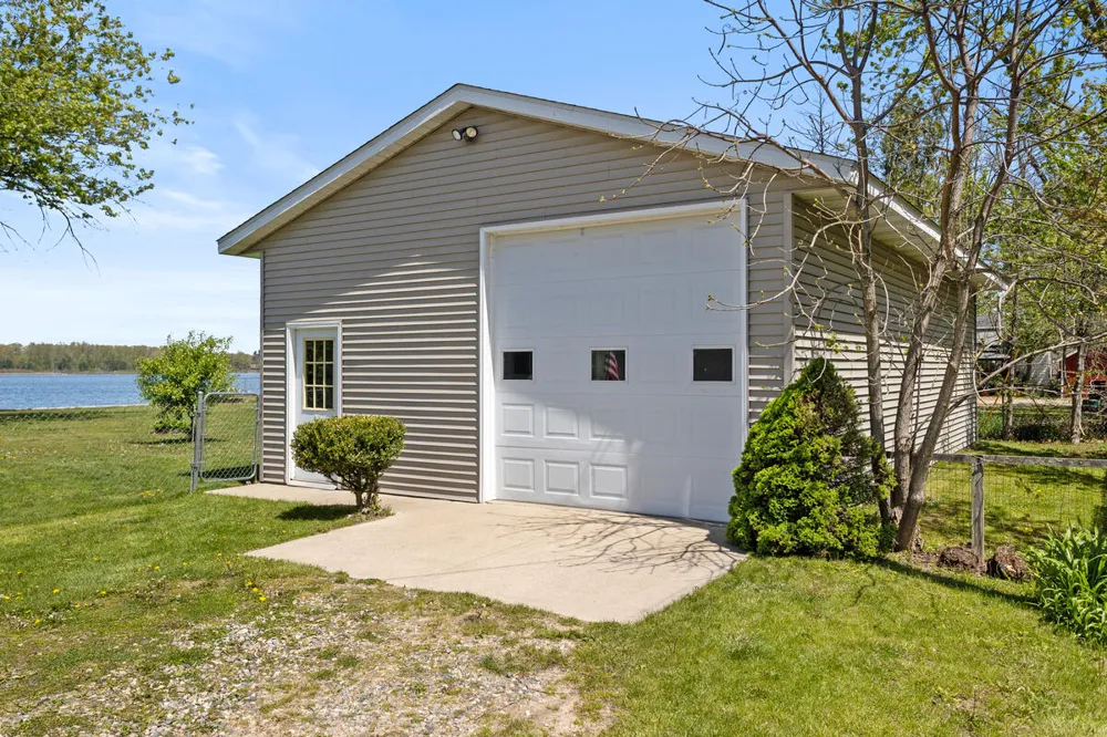 11334 E Shore Drive Barry Township, MI 49046