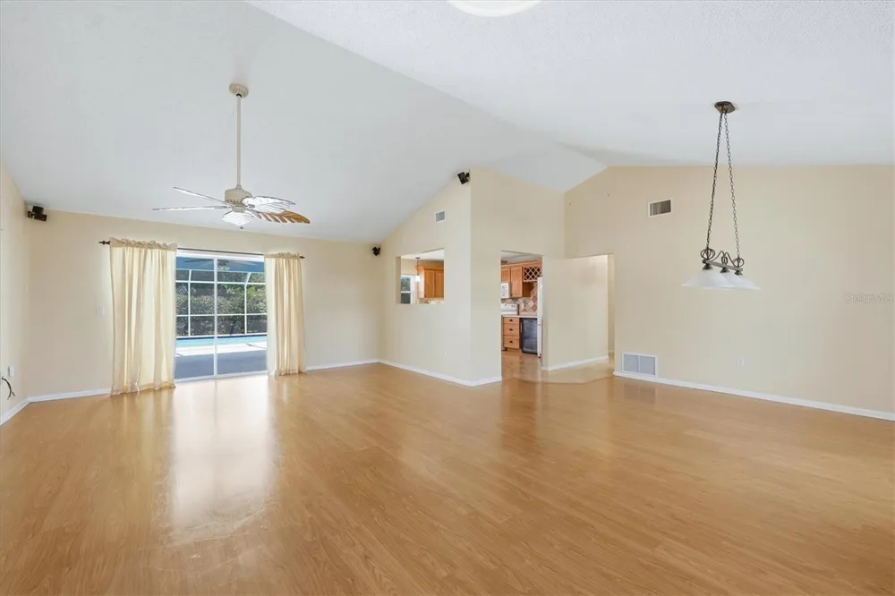 5015 86TH STREET COURT W Bradenton, FL 34210