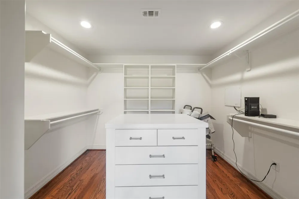 5058 Yarwell Drive Houston, TX 77096