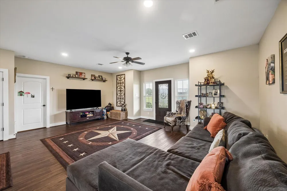 1687 Fm 949 Road Sealy, TX 77474