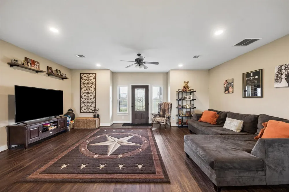1687 Fm 949 Road Sealy, TX 77474