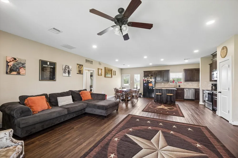 1687 Fm 949 Road Sealy, TX 77474