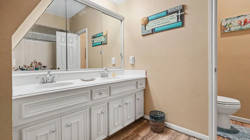 1310 E James Street #6 Baytown, TX 77520