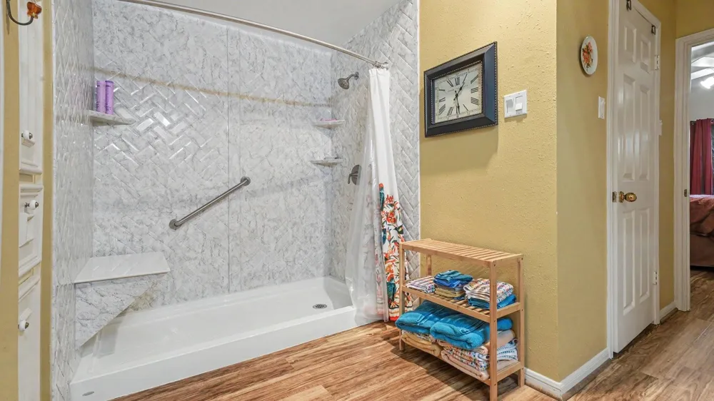 1310 E James Street #6 Baytown, TX 77520