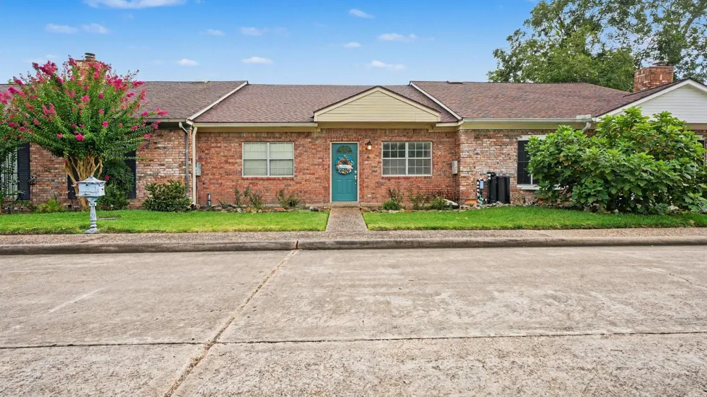 1310 E James Street #6 Baytown, TX 77520