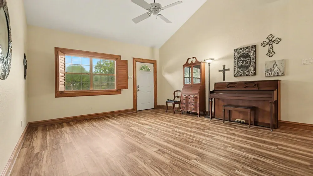 1310 E James Street #6 Baytown, TX 77520