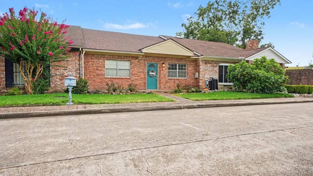 1310 E James Street #6 Baytown, TX 77520