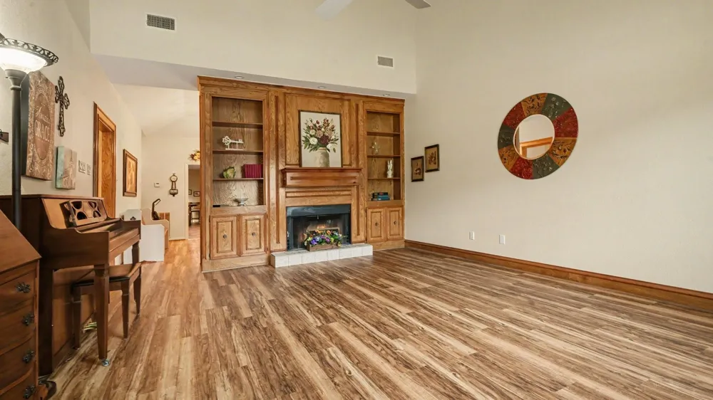 1310 E James Street #6 Baytown, TX 77520