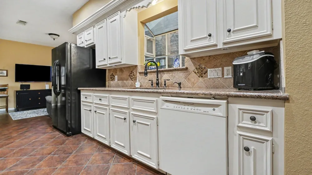 1310 E James Street #6 Baytown, TX 77520