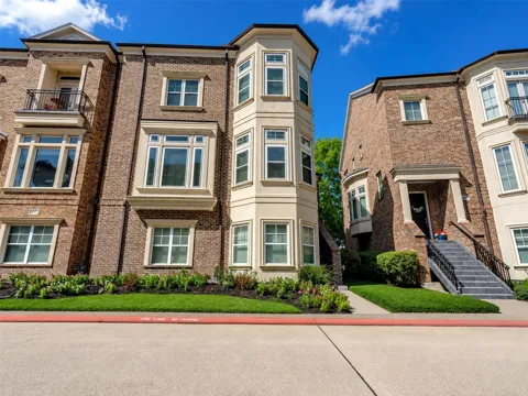 4611 Regent Manor Drive