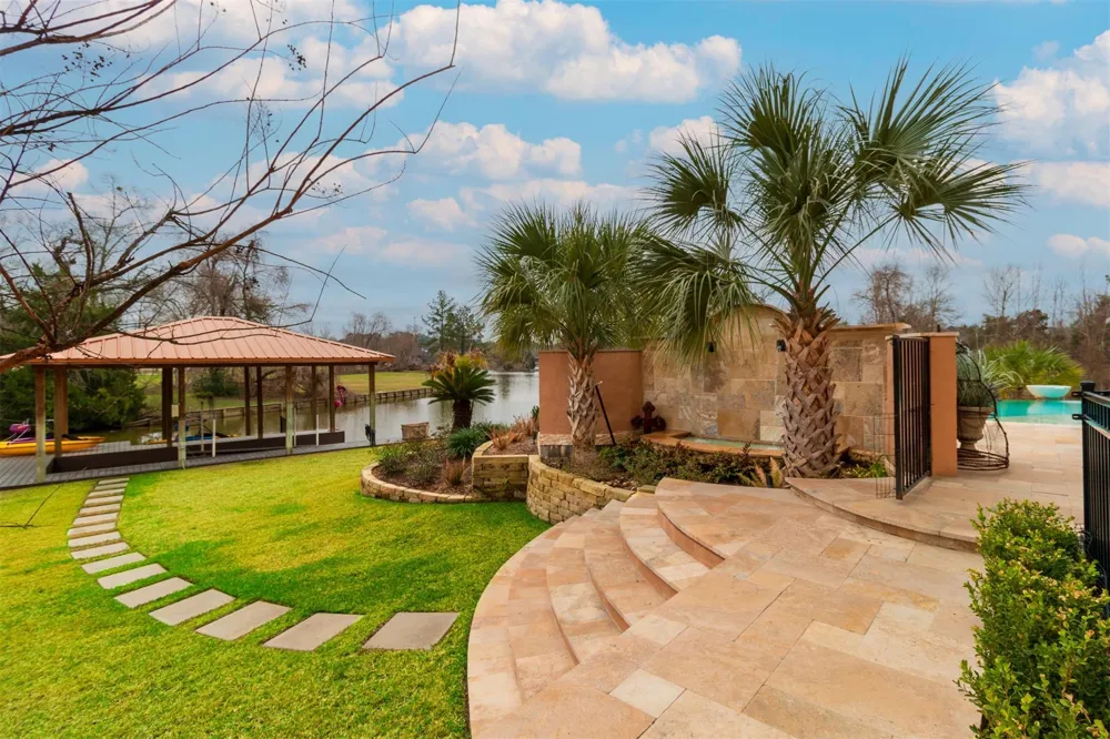 146 La Vie Drive Montgomery, TX 77316