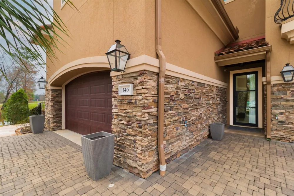 146 La Vie Drive Montgomery, TX 77316
