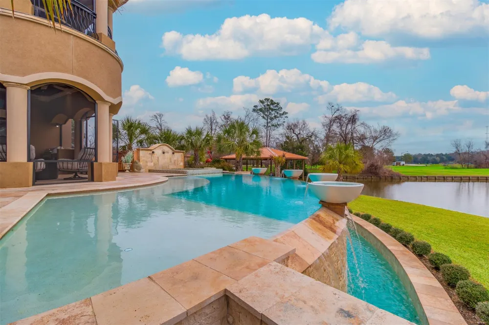 146 La Vie Drive Montgomery, TX 77316