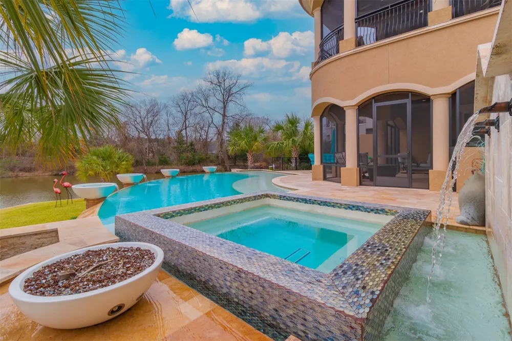 146 La Vie Drive Montgomery, TX 77316