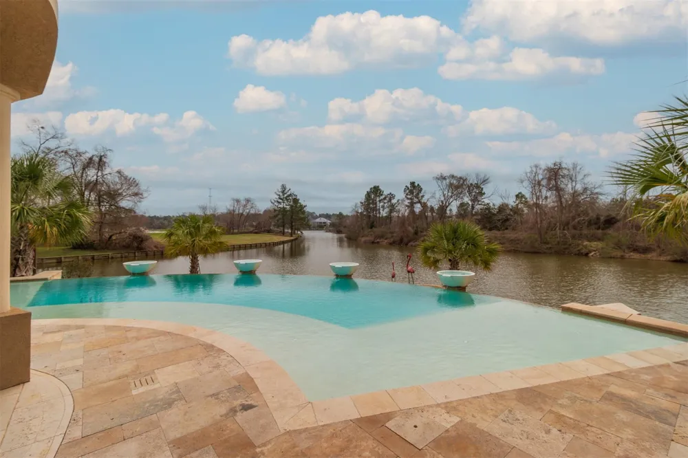146 La Vie Drive Montgomery, TX 77316