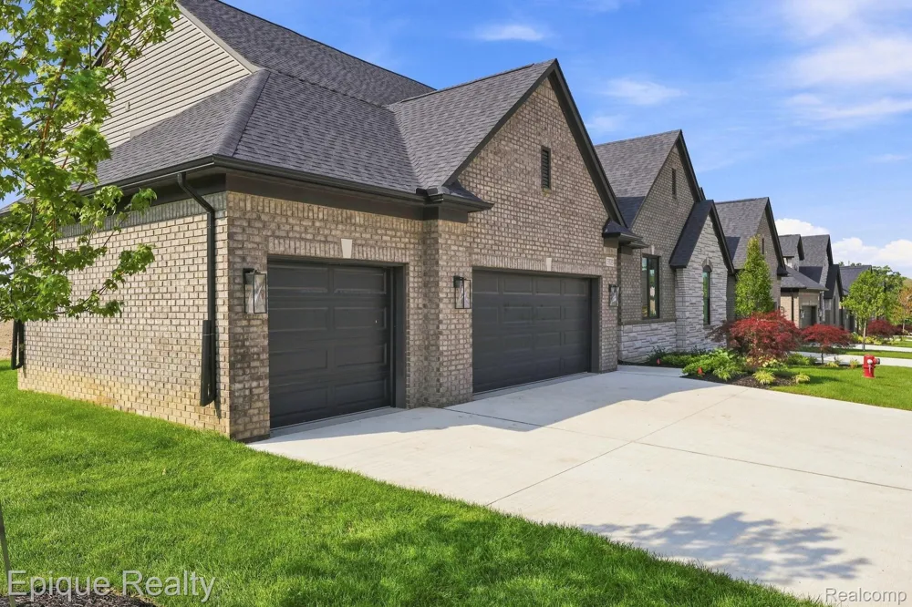 3333 Cornerstone Drive #68 Orion Charter Township, MI 48360