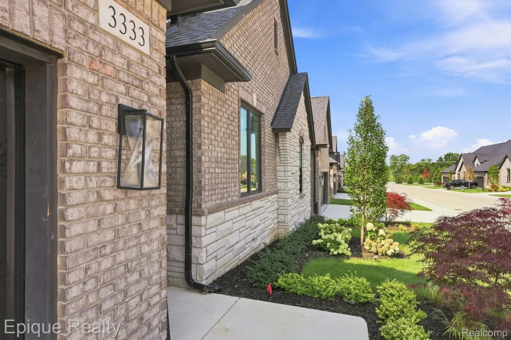 3333 Cornerstone Drive #68 Orion Charter Township, MI 48360