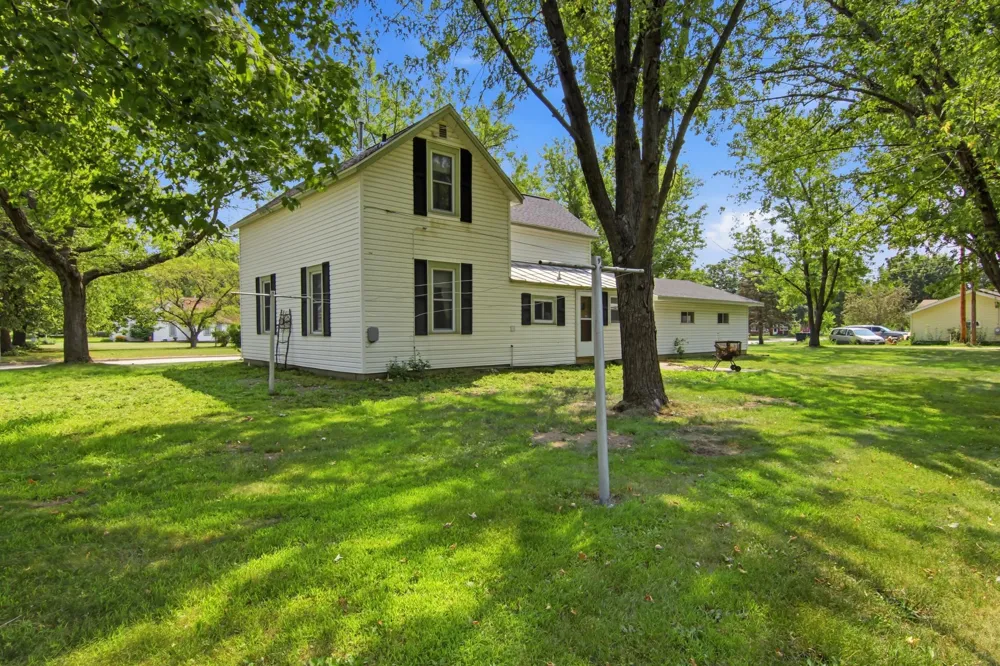 808 Bailey Avenue Wabasha, MN 55981