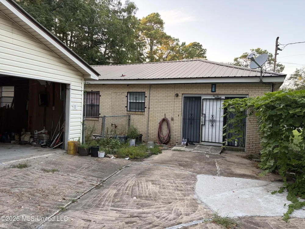 5741 Eastwood Drive Moss Point, MS 39563
