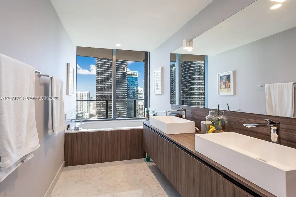 1000 Brickell Plz #3512 Miami, FL 33131