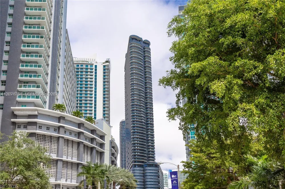 1000 Brickell Plz #3512 Miami, FL 33131