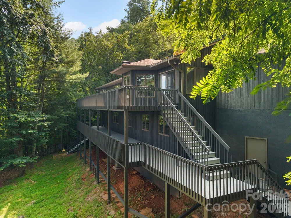 1105 High Vista Drive Mills River, NC 28759