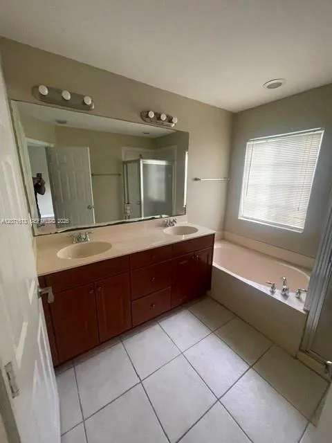 2004 Marsh Harbor Dr Riviera Beach, FL 33404