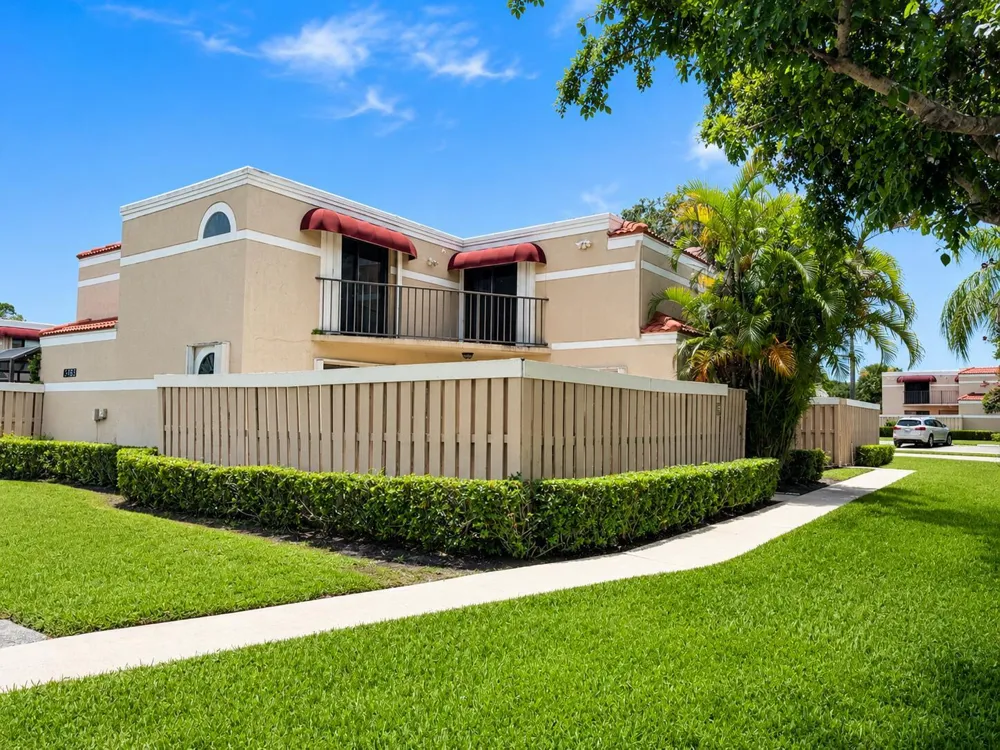 3725 VILLAGE DRIVE #D Delray Beach, FL 33445