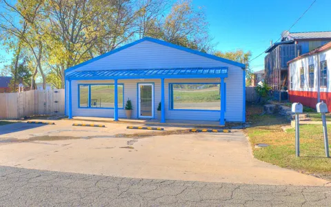 305 S Chickasaw Avenue