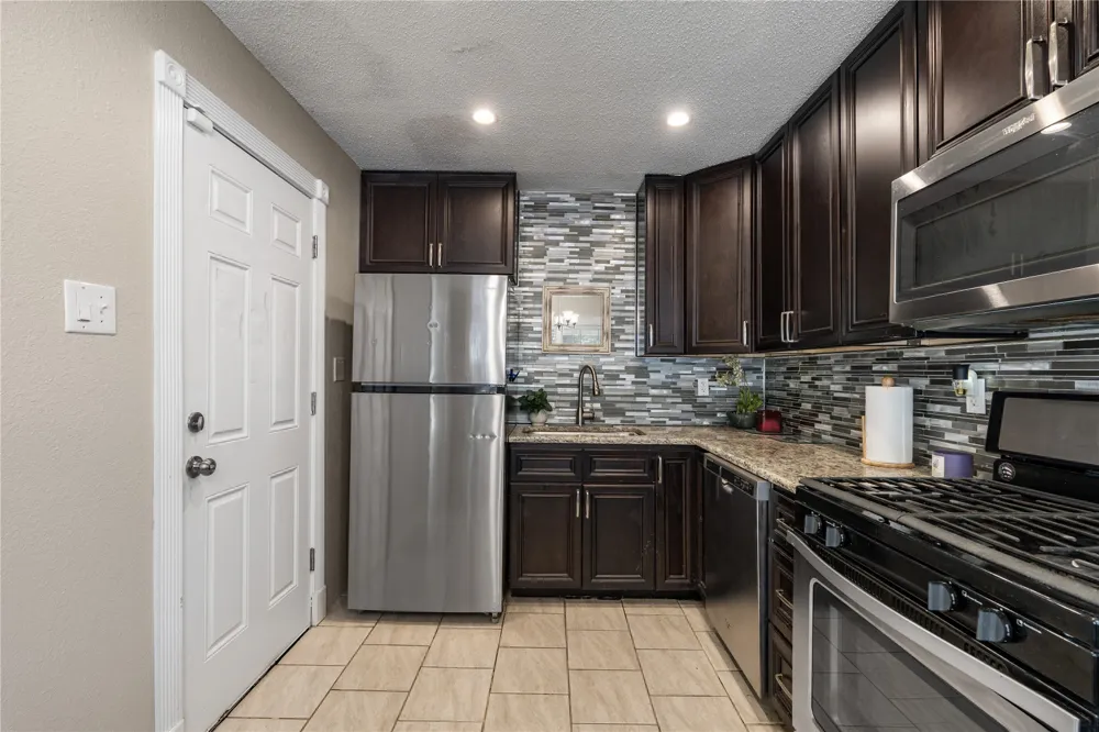 604 SE Greystone Avenue Bartlesville, OK 74006