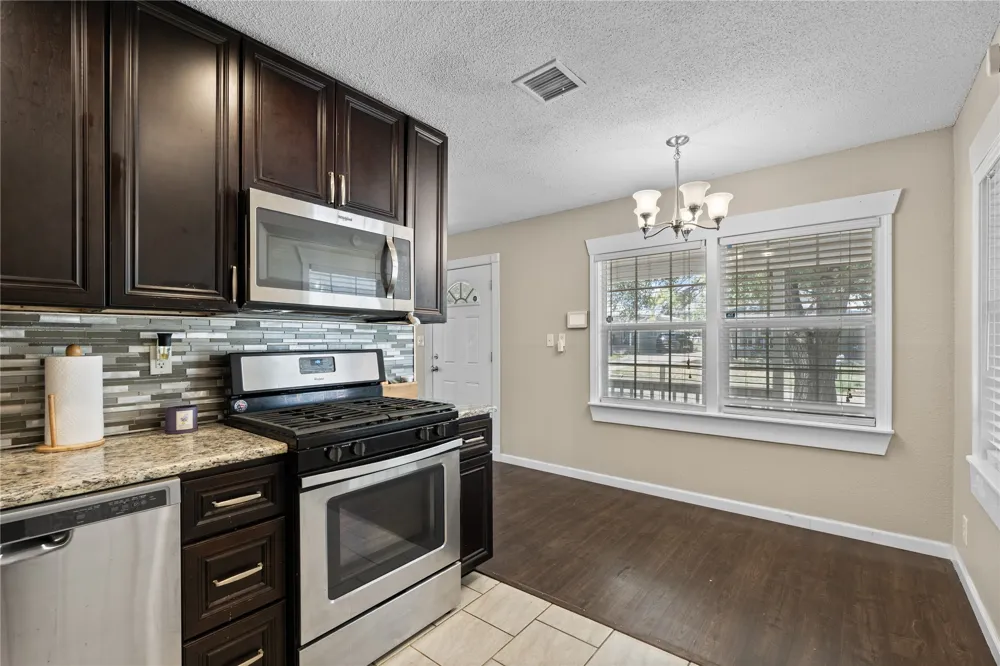 604 SE Greystone Avenue Bartlesville, OK 74006