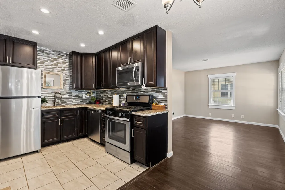 604 SE Greystone Avenue Bartlesville, OK 74006
