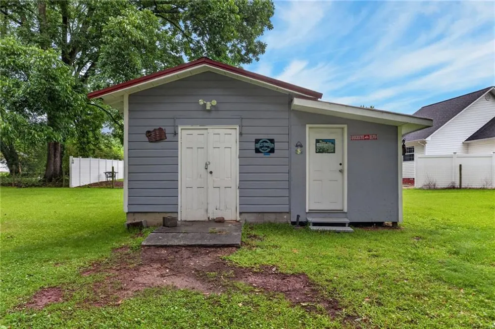 16 Garrett Avenue Bremen, GA 30110
